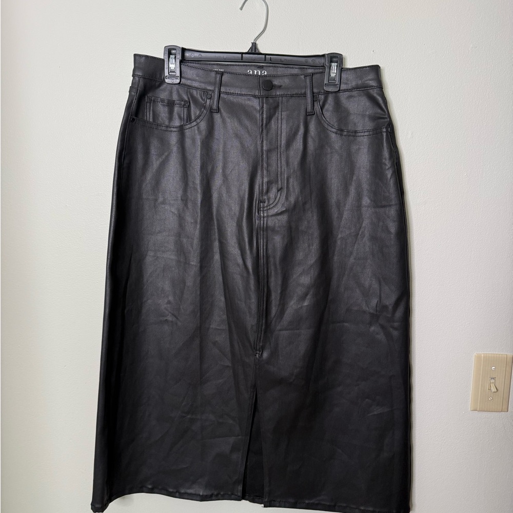 Sleek Black Pencil Skirt